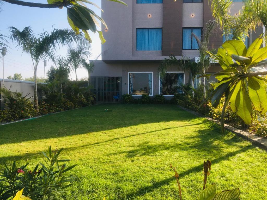 Golden Oasis Hotel Mahesana Exteriér fotografie